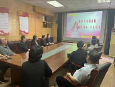 為了營造感恩母親、關(guān)愛母親、回報母親的良好氛圍，弘揚中華民族優(yōu)秀傳統(tǒng)文化，在母親節(jié)到來之際，聊城市水利工程總公司開展了 我為母親唱首歌活動。 活動現(xiàn)場，大家圍坐一團